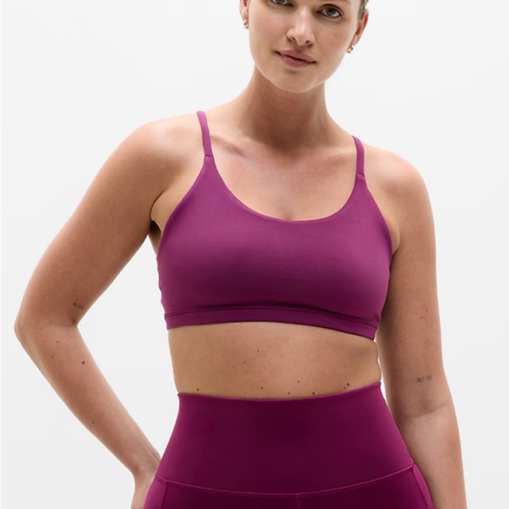 NEW athleta transcend scoop bra plum